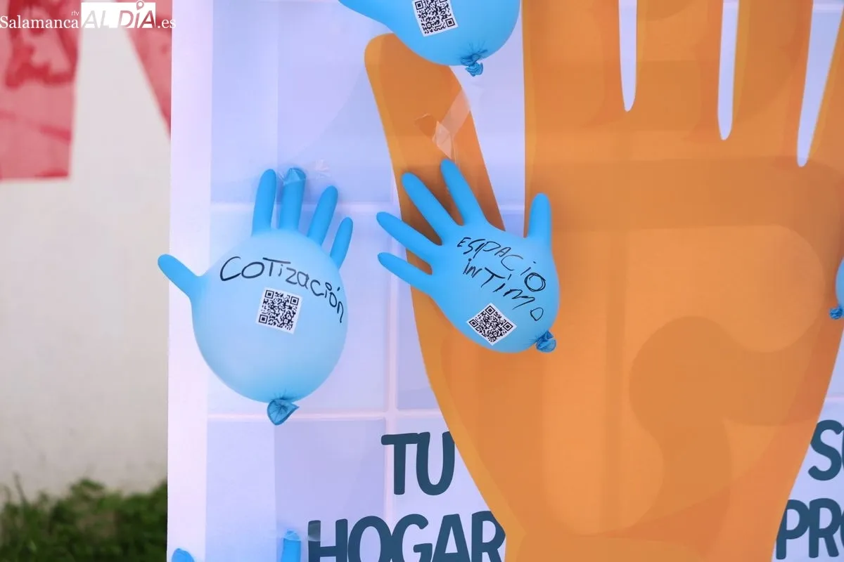 Día de las Trabajadoras del Hogar organizado por Cáritas Salamanca en el paseo de San Antonio. Foto de David Sañudo