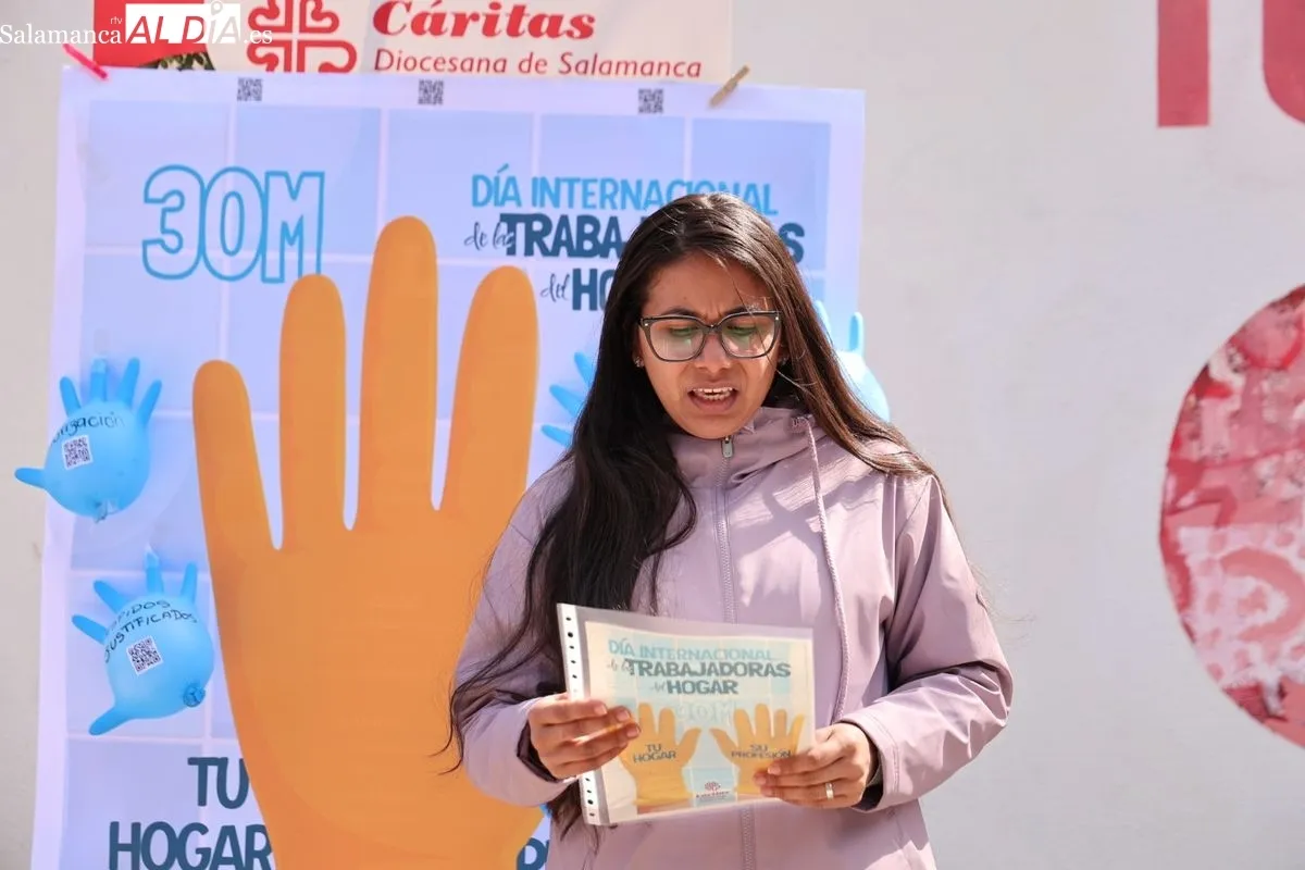 Día de las Trabajadoras del Hogar organizado por Cáritas Salamanca en el paseo de San Antonio. Foto de David Sañudo