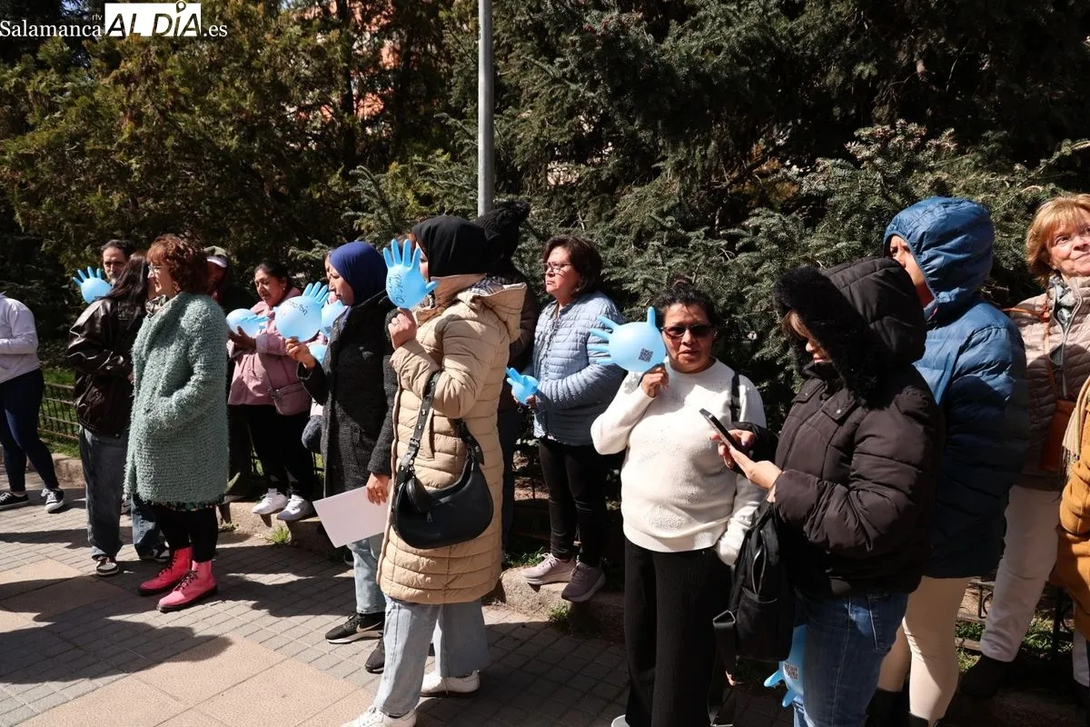 Día de las Trabajadoras del Hogar organizado por Cáritas Salamanca en el paseo de San Antonio. Foto de David Sañudo