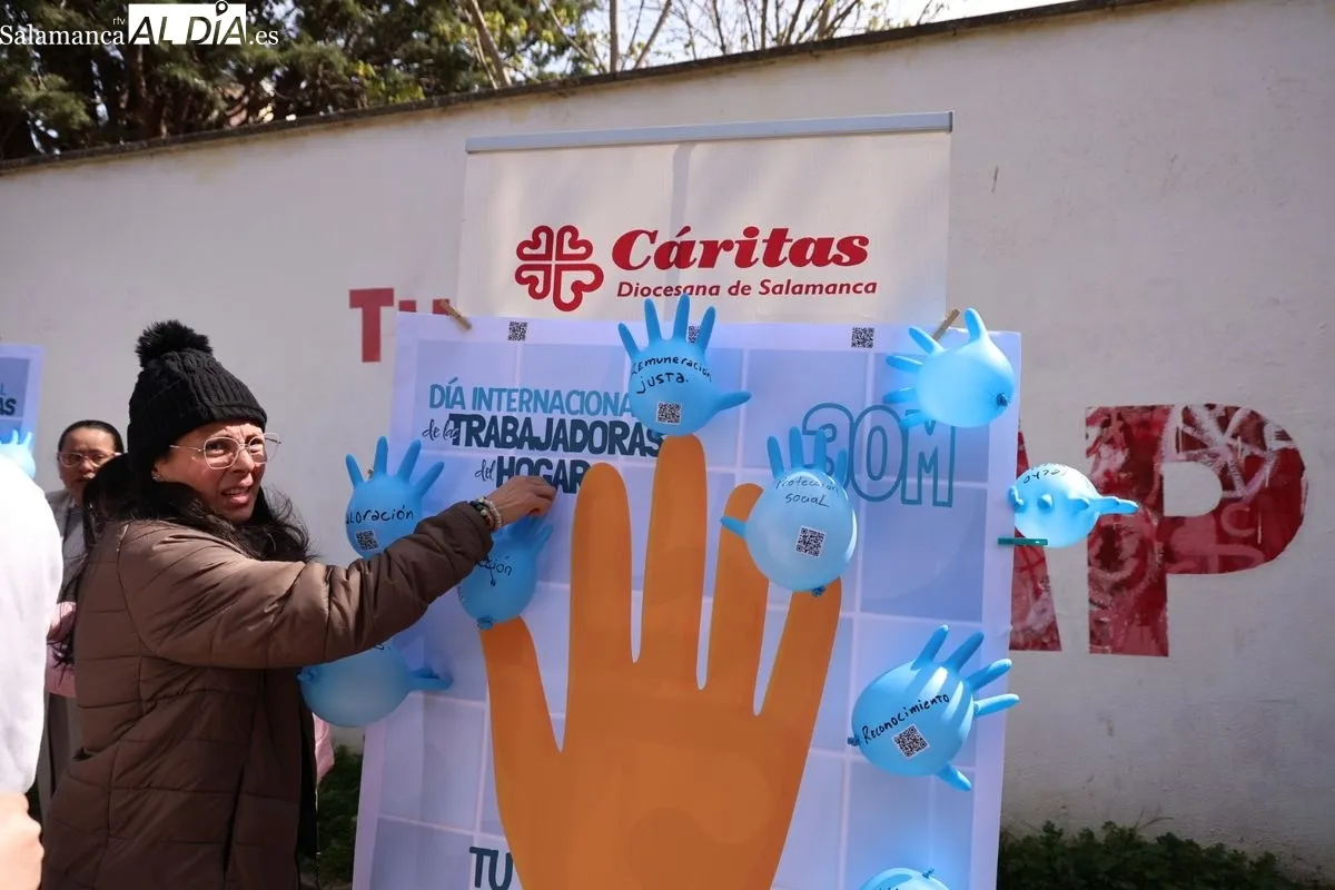 Día de las Trabajadoras del Hogar organizado por Cáritas Salamanca en el paseo de San Antonio. Foto de David Sañudo