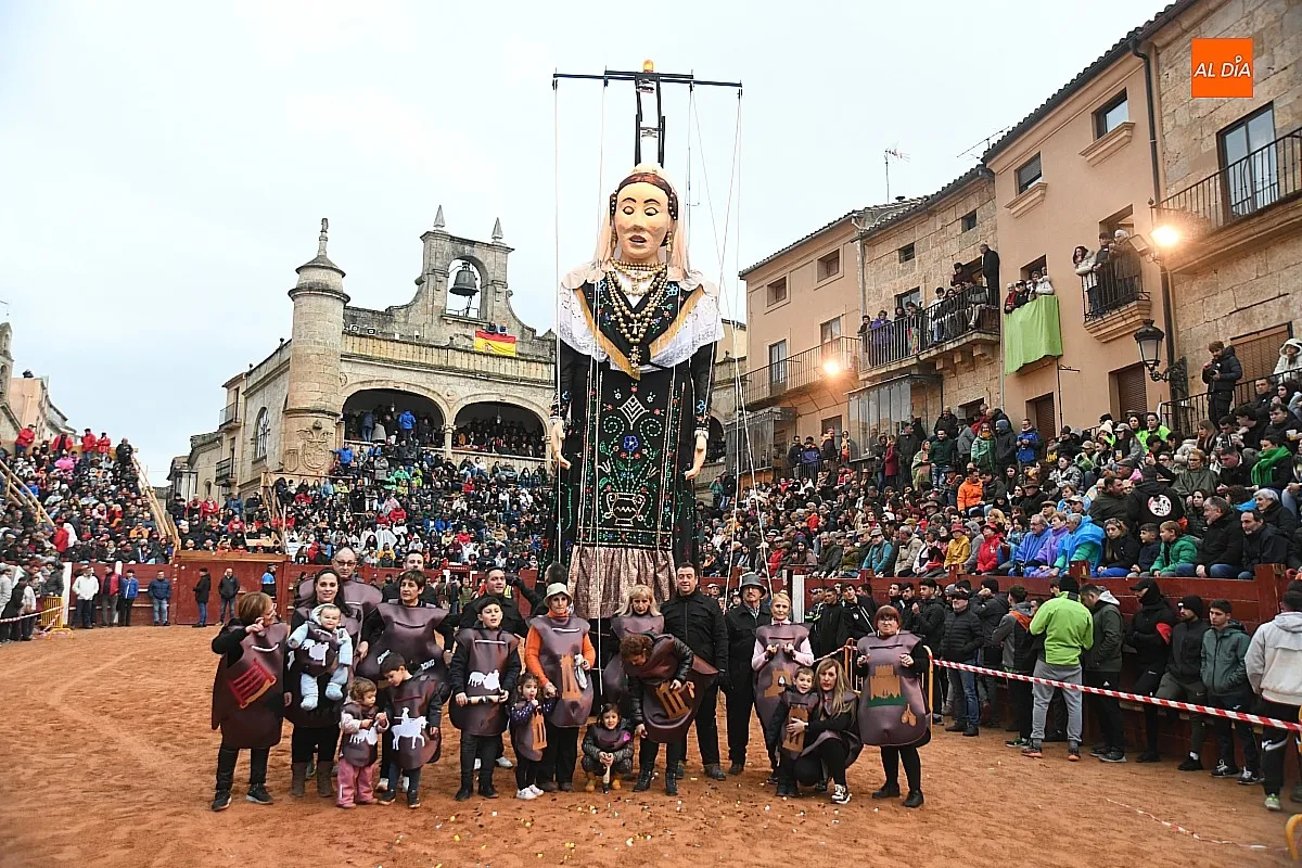 Charra Gigante de la Carroza AAVV SAn Andrés Carnaval 2025