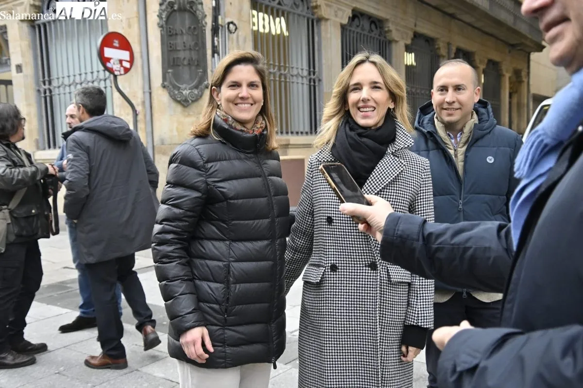 Cayetana Álvarez de Toledo, portavoz adjunta del Grupo PP en el Congreso de los Diputados, en su visita a Salamanca, acompañada por miembros del PP salmantino