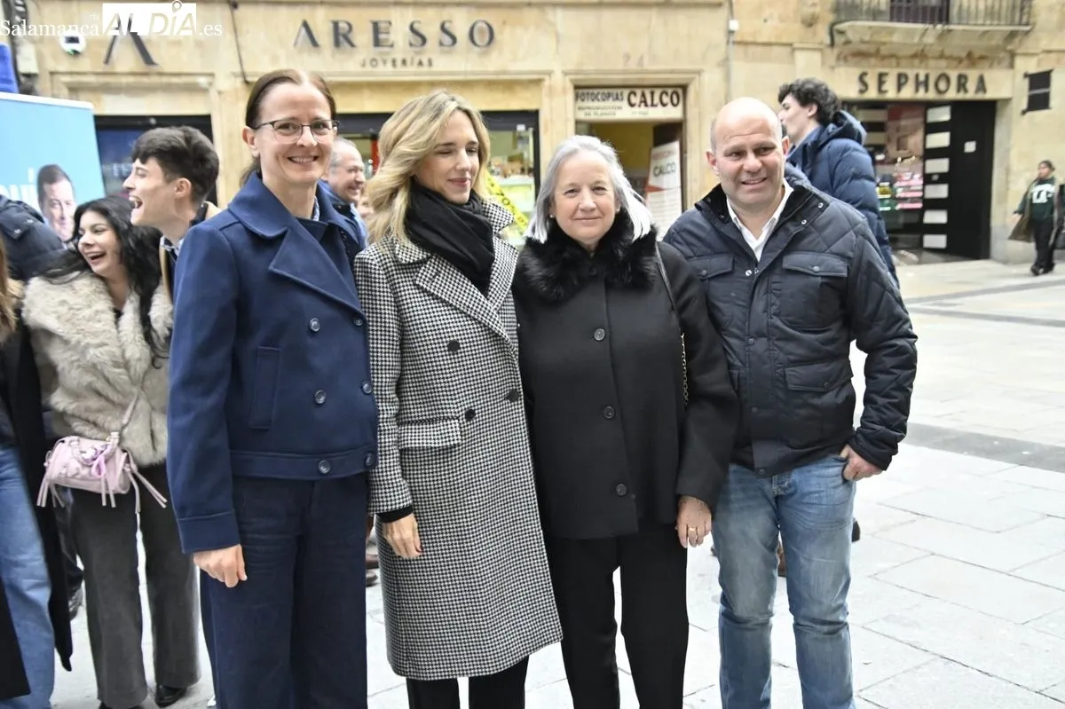 Cayetana Álvarez de Toledo, portavoz adjunta del Grupo PP en el Congreso de los Diputados, en su visita a Salamanca, acompañada por miembros del PP salmantino
