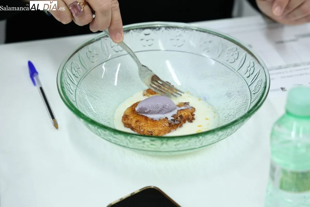 IX Concurso de Torrijas en Salamanca: cata del jurado. Foto de David Sañudo