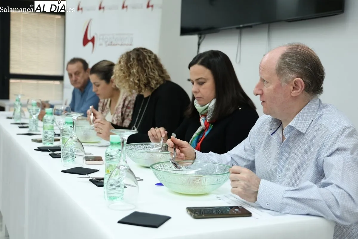 IX Concurso de Torrijas en Salamanca: cata del jurado. Foto de David Sañudo