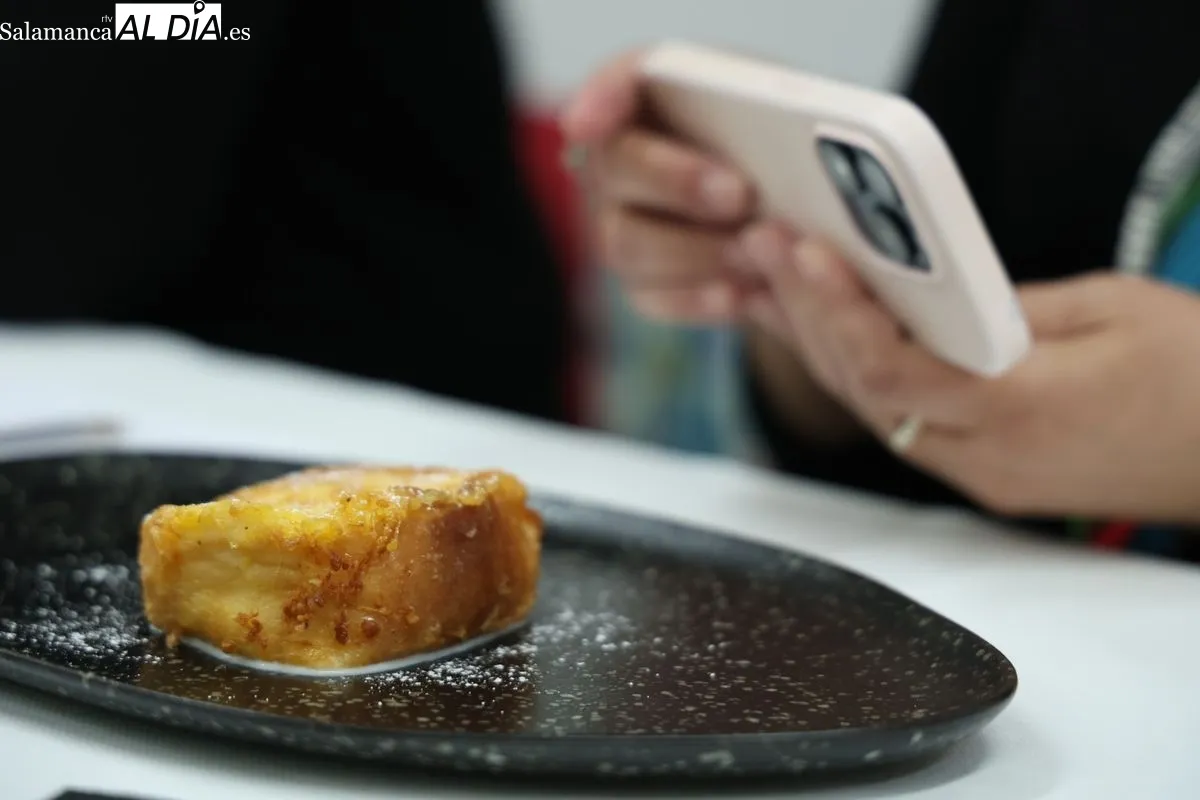 IX Concurso de Torrijas en Salamanca: cata del jurado. Foto de David Sañudo
