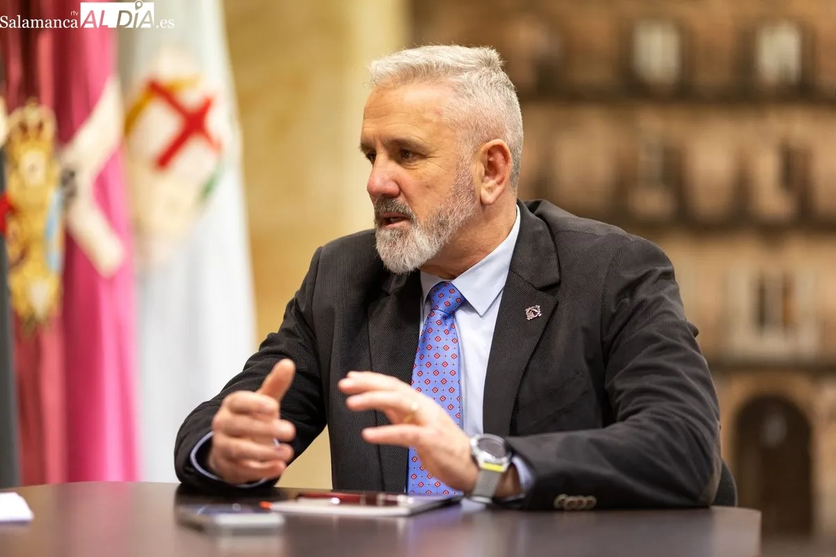 Francisco Hernández, presidente de la Junta de Semana Santa de Salamanca durante la entrevista | FOTOS: David Sañudo 