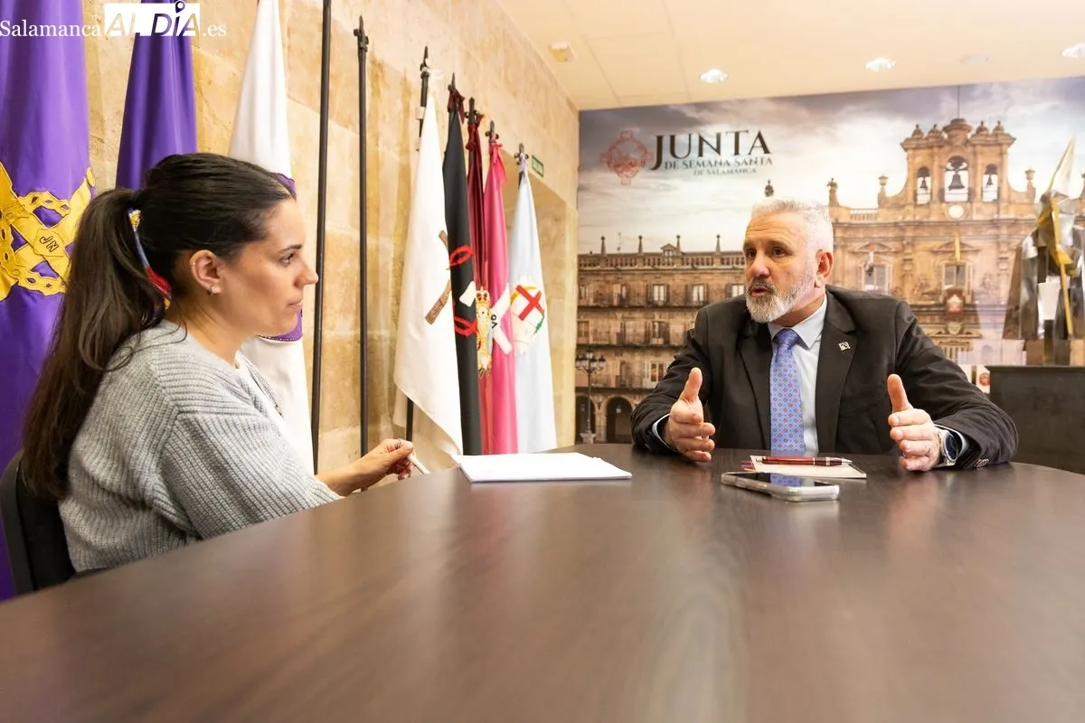 Francisco Hernández, presidente de la Junta de Semana Santa de Salamanca durante la entrevista | FOTOS: David Sañudo 