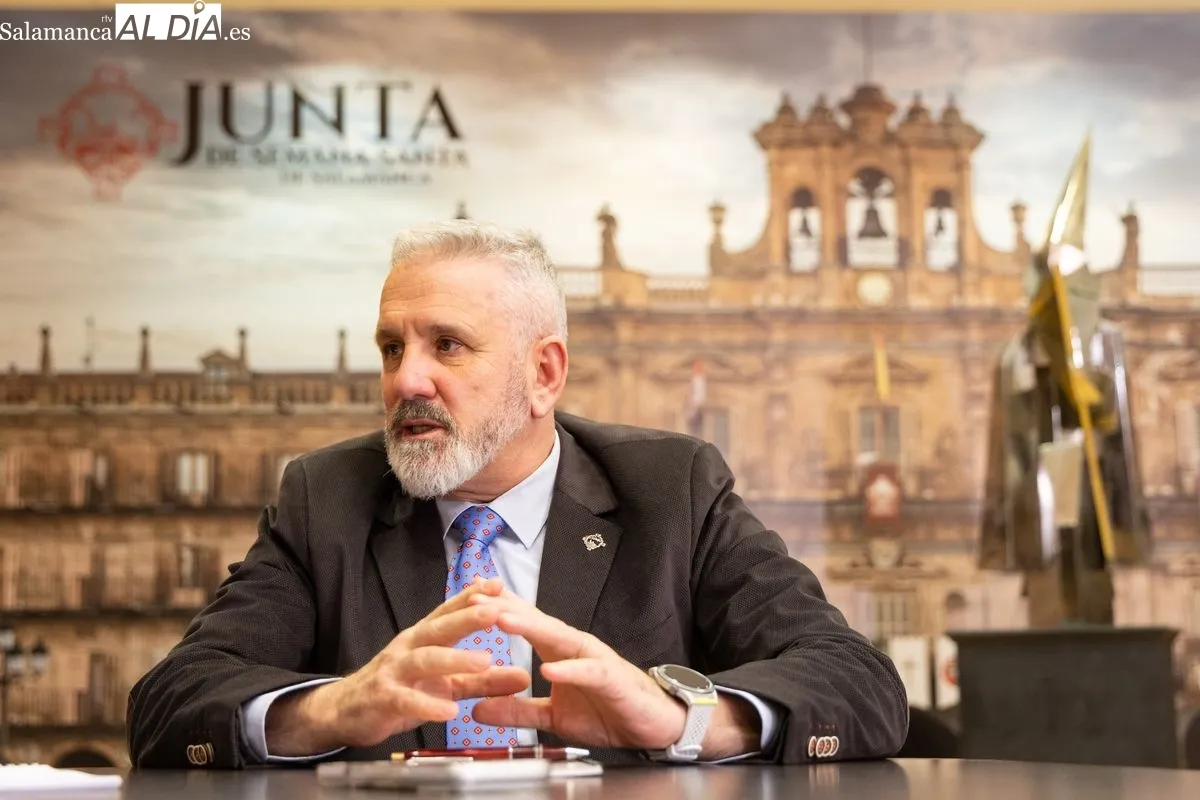 Francisco Hernández, presidente de la Junta de Semana Santa de Salamanca durante la entrevista | FOTOS: David Sañudo 