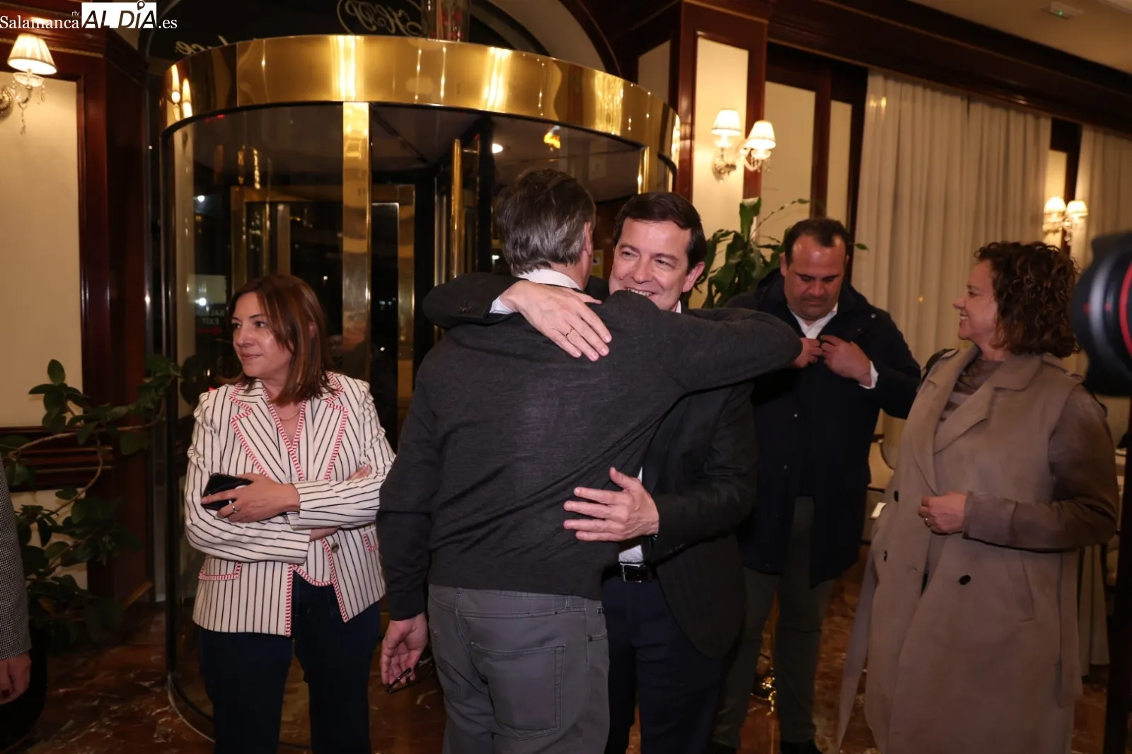 Foto 8 - Ma&ntilde;ueco cierra la campa&ntilde;a del PP en Salamanca arropado por los suyos: "Somos el coraz&oacute;n de Espa&ntilde;a y lo vamos a demostrar ganando las elecciones"