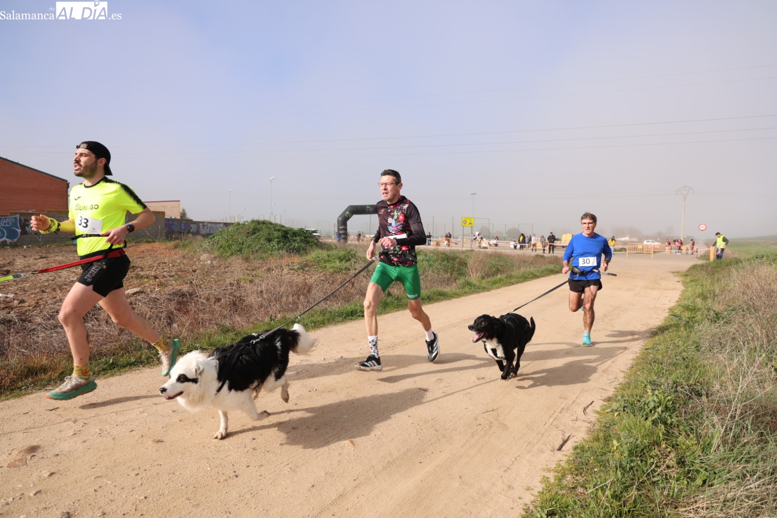 FOTOS | Villamayor acoge el Canicross solidario en favor de la Fundación Luna