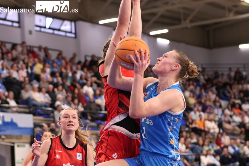 FOTOS | Magarity no entiende de parones y brilla en el triunfo del Perfumerías Avenida ante el Ensino Lugo con la Copa de fondo (66-63)
