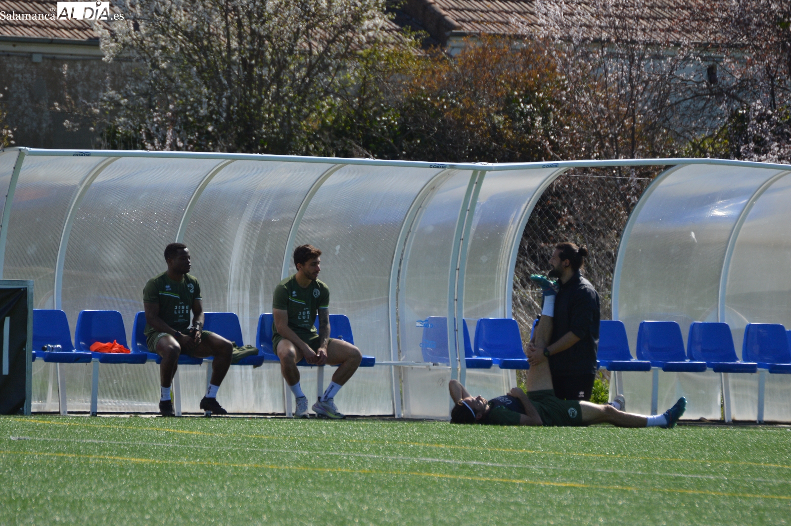 FOTOS | Álvaro Gómez, Vadik, Serpeta, Farru y Mounir no entrenan con el grupo en Unionistas; Chibozo y Piñán, bajo precaución