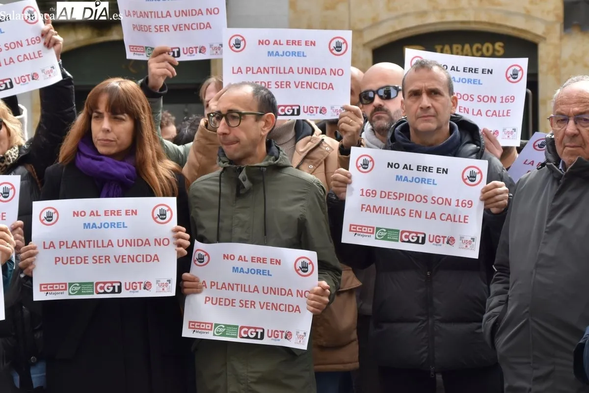 Concentración de los trabajadores de Majorel en la Plaza del Liceo | FOTOS: Toni Sánchez