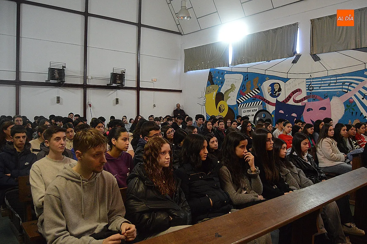 Mesa redonda por el Día de la Mujer en el IES Fray Diego Tadeo 