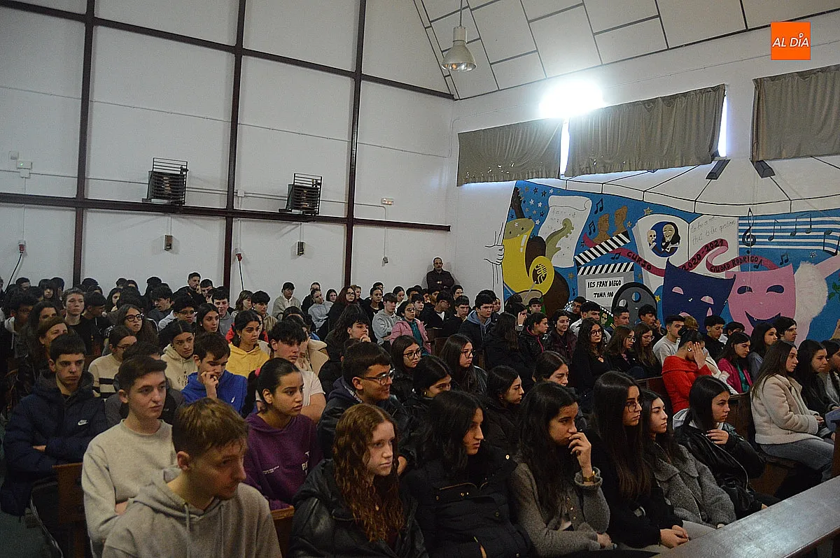 Mesa redonda por el Día de la Mujer en el IES Fray Diego Tadeo 