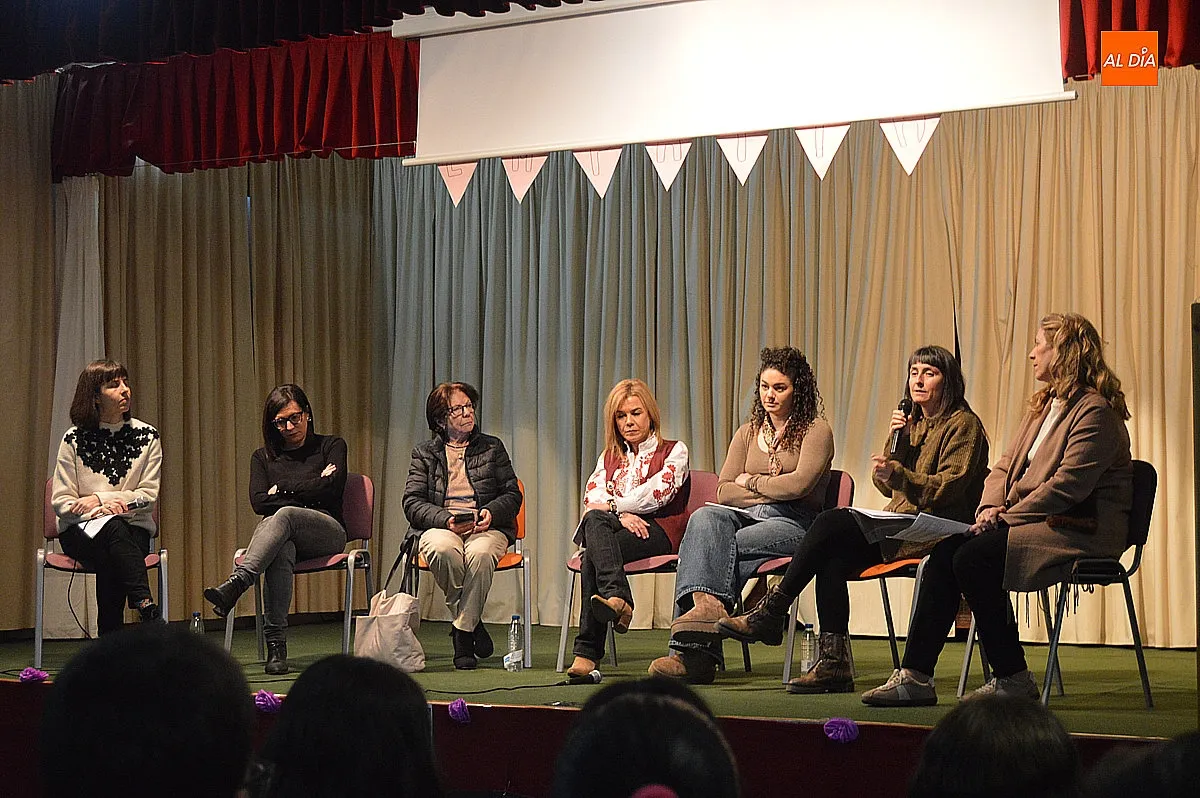 Mesa redonda por el Día de la Mujer en el IES Fray Diego Tadeo 