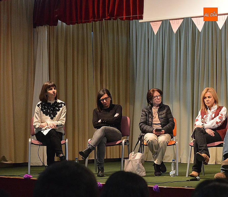 Mesa redonda por el Día de la Mujer en el IES Fray Diego Tadeo 