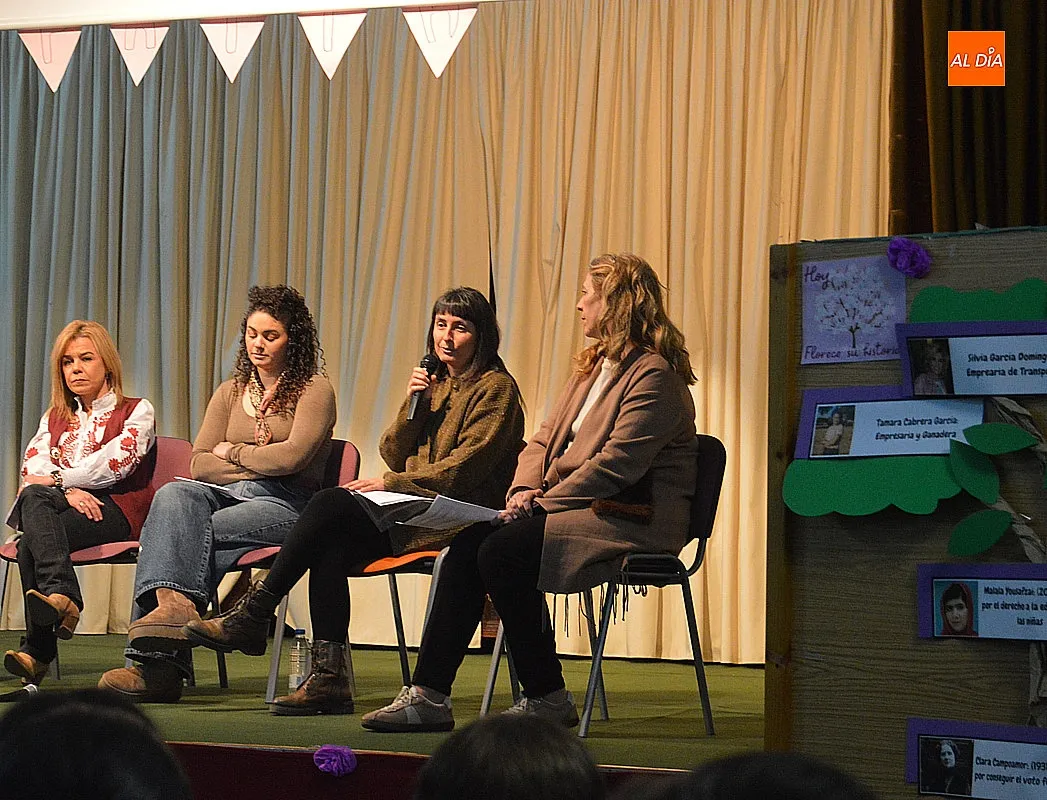 Mesa redonda por el Día de la Mujer en el IES Fray Diego Tadeo 