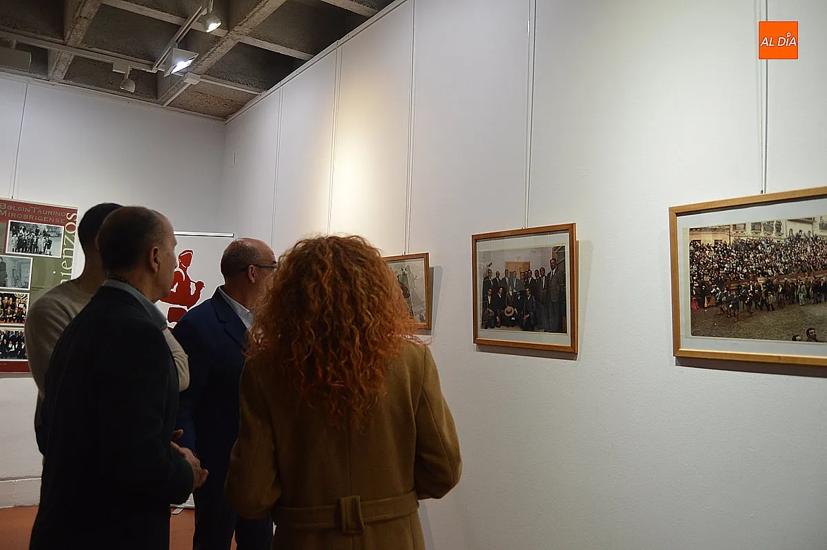 Exposición fotográfica del Bolsín Taurino Mirobrigense en la Casa de la Cultura 
