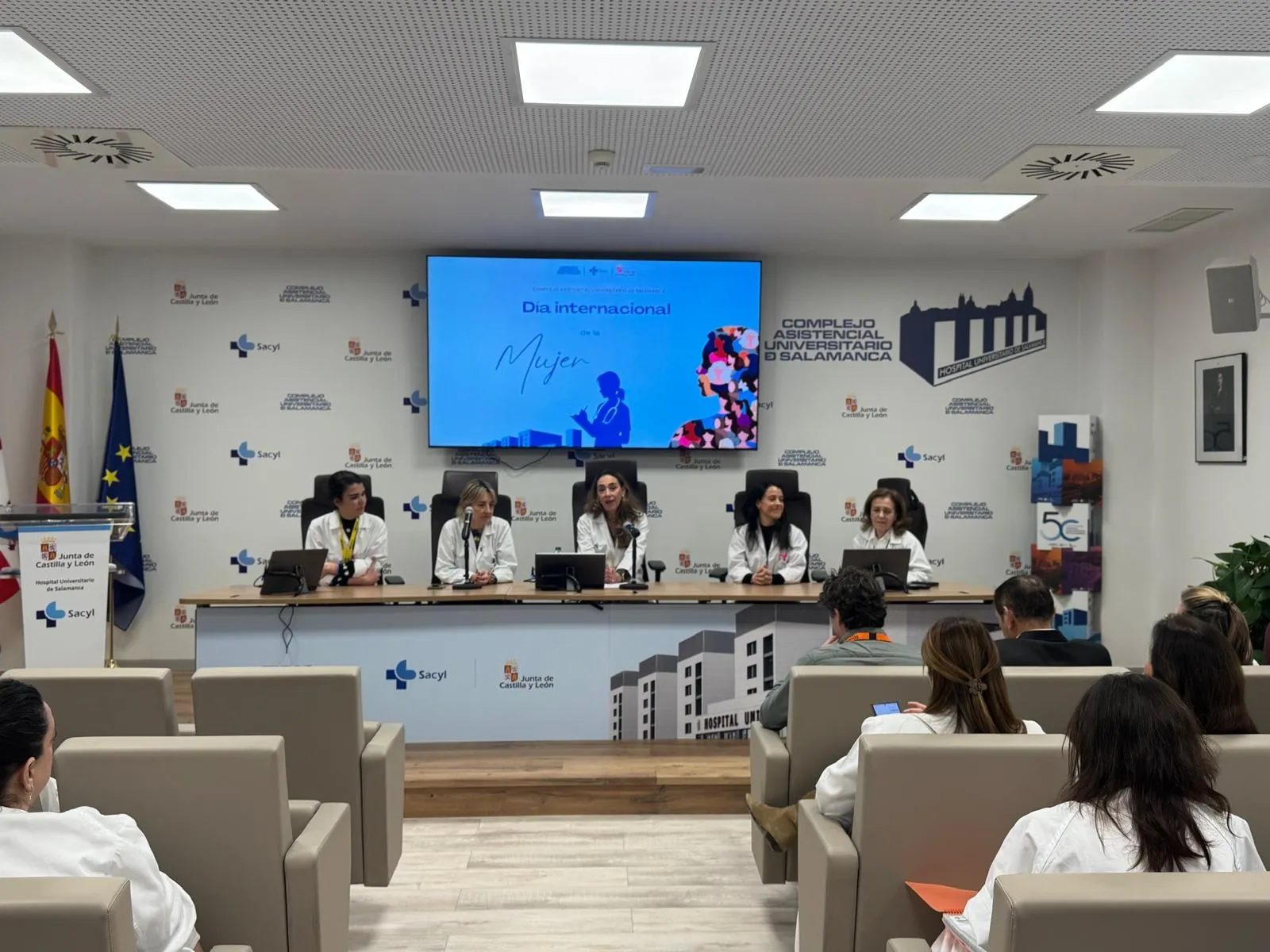 Foto 4 - Las profesionales del Hospital de Salamanca reivindican el papel de la mujer en el &aacute;mbito sanitario