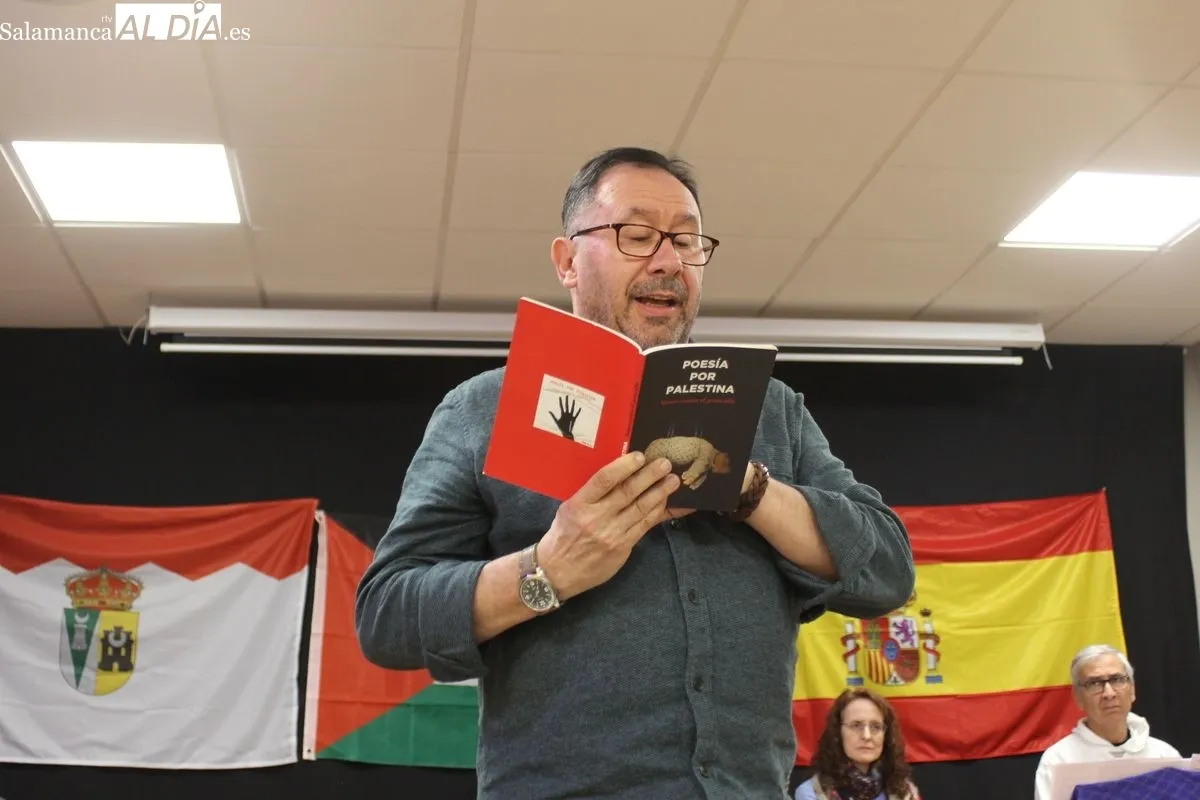 Celebración del Día de la Tierra palestina, con música, poesía y gastronomía, en Miranda de Azán. Foto de Fernando Sánchez Gómez