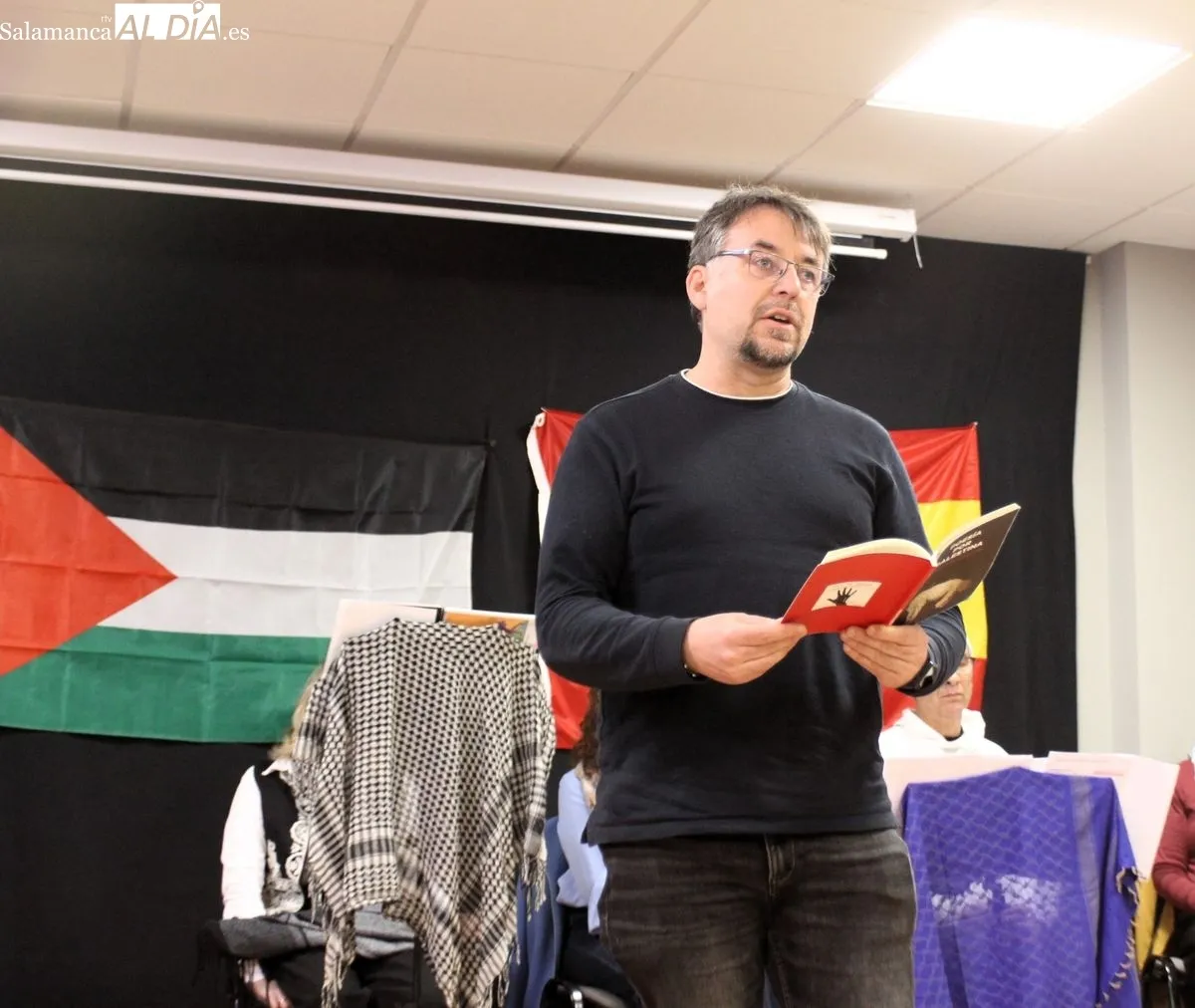Celebración del Día de la Tierra palestina, con música, poesía y gastronomía, en Miranda de Azán. Foto de Fernando Sánchez Gómez