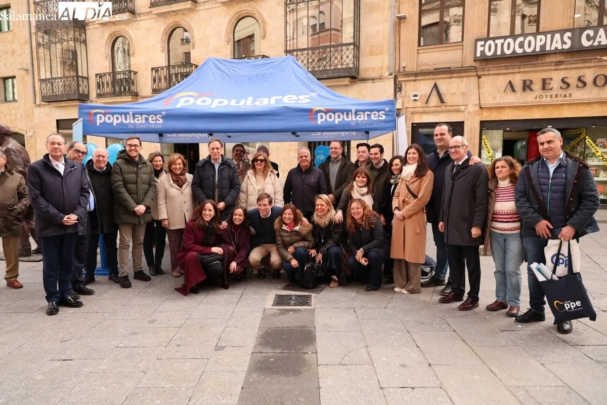 El alcalde de Madrid, José Luis Martínez-Almeida se ha unido hoy a la campaña autonómica del Partido Popular con una intensa agenda en Salamanca. Foto de David Sañudo