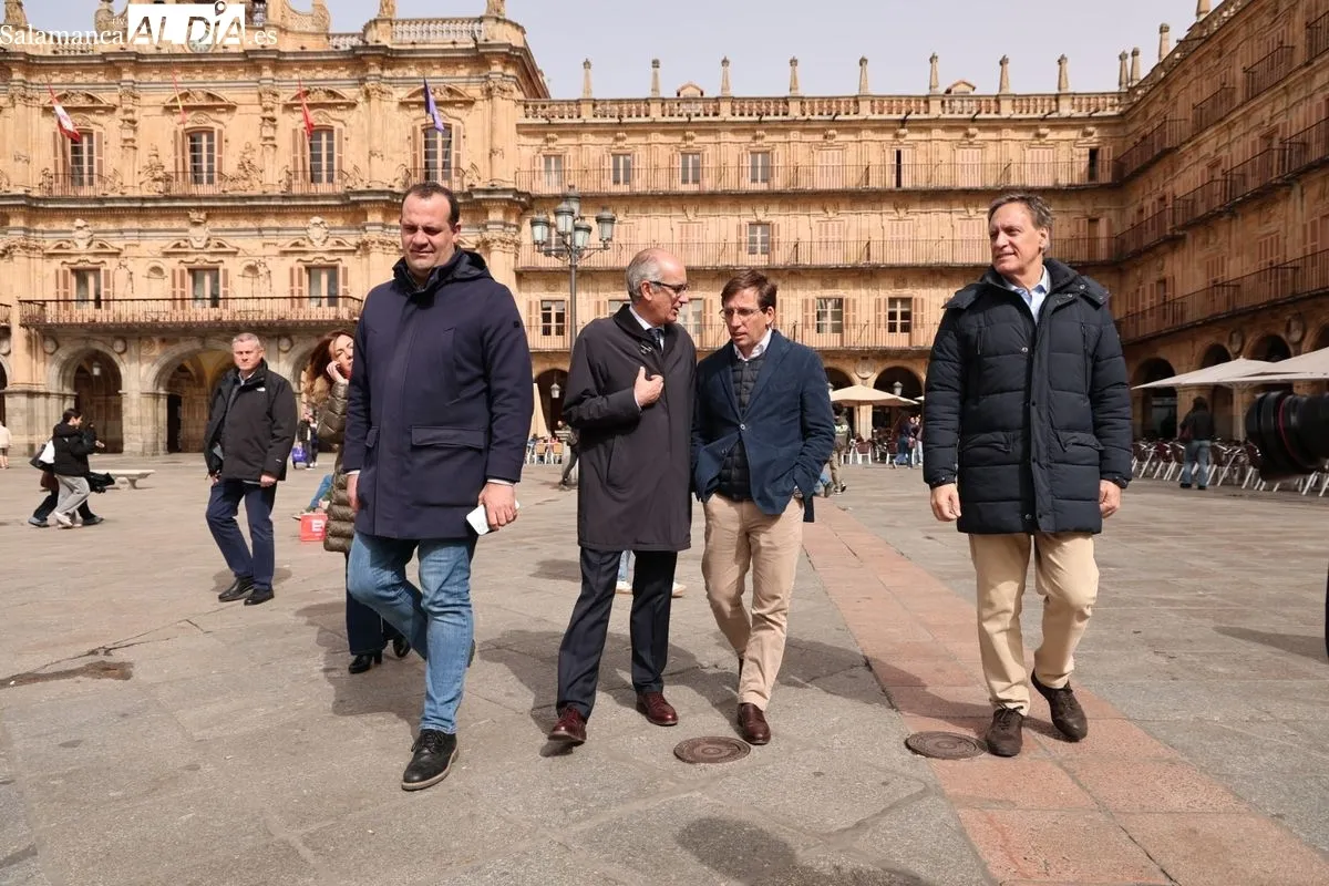 El alcalde de Madrid, José Luis Martínez-Almeida se ha unido hoy a la campaña autonómica del Partido Popular con una intensa agenda en Salamanca. Foto de David Sañudo