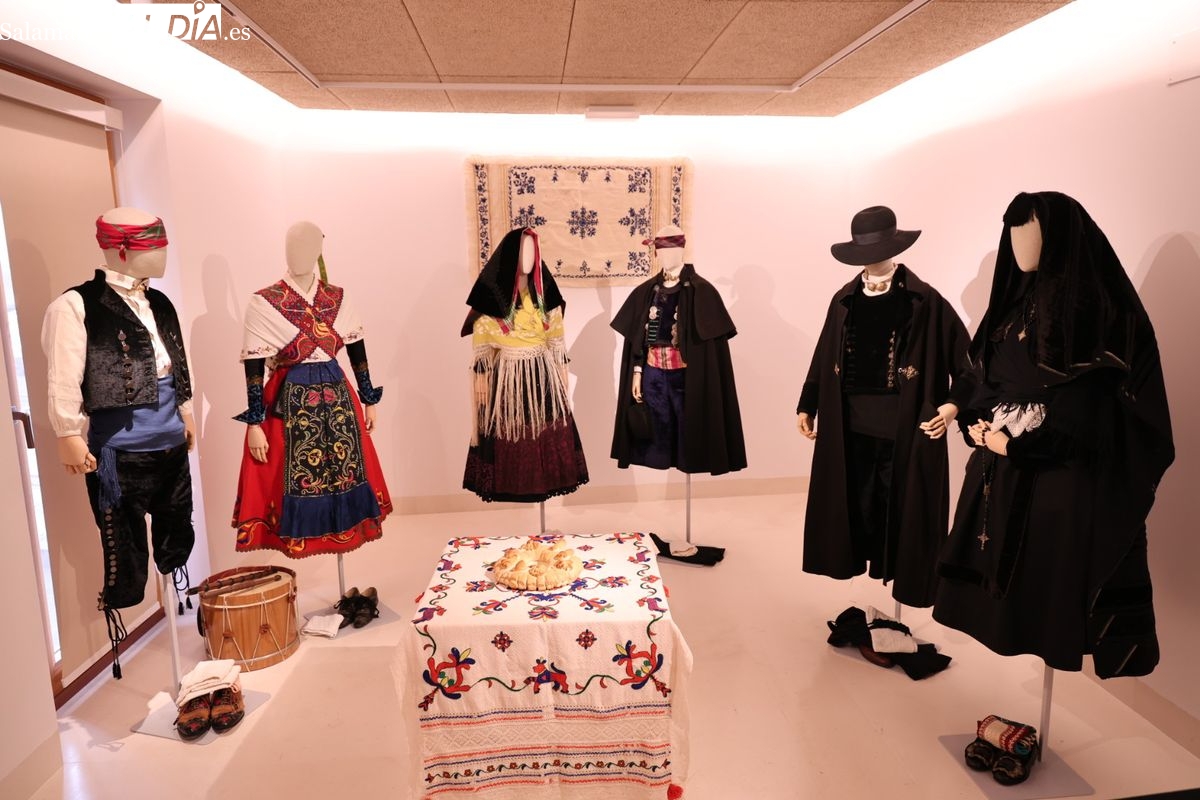 Exposición Oro en paño Diputación Salamanca: 30 trajes charros tradicionales