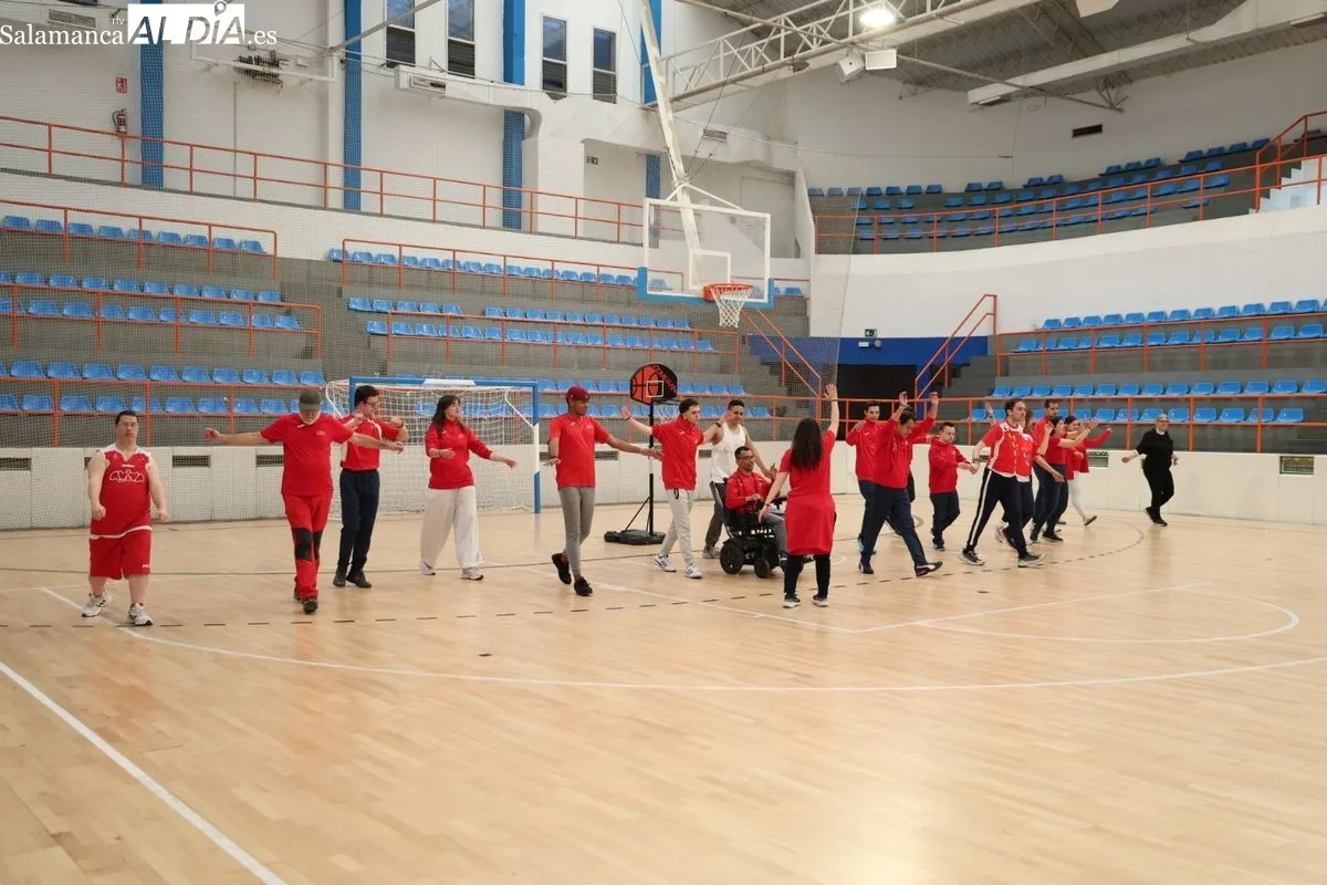 Entrenamiento de baloncesto de la Fundación AVIVA. Fotos: David Sañudo