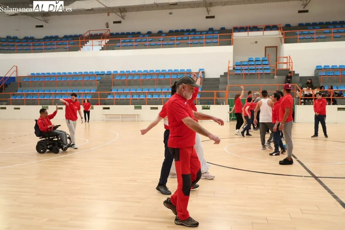 Entrenamiento de baloncesto de la Fundación AVIVA. Fotos: David Sañudo