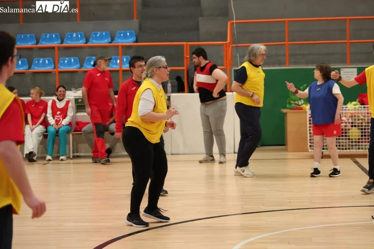 Entrenamiento de baloncesto de la Fundación AVIVA. Fotos: David Sañudo