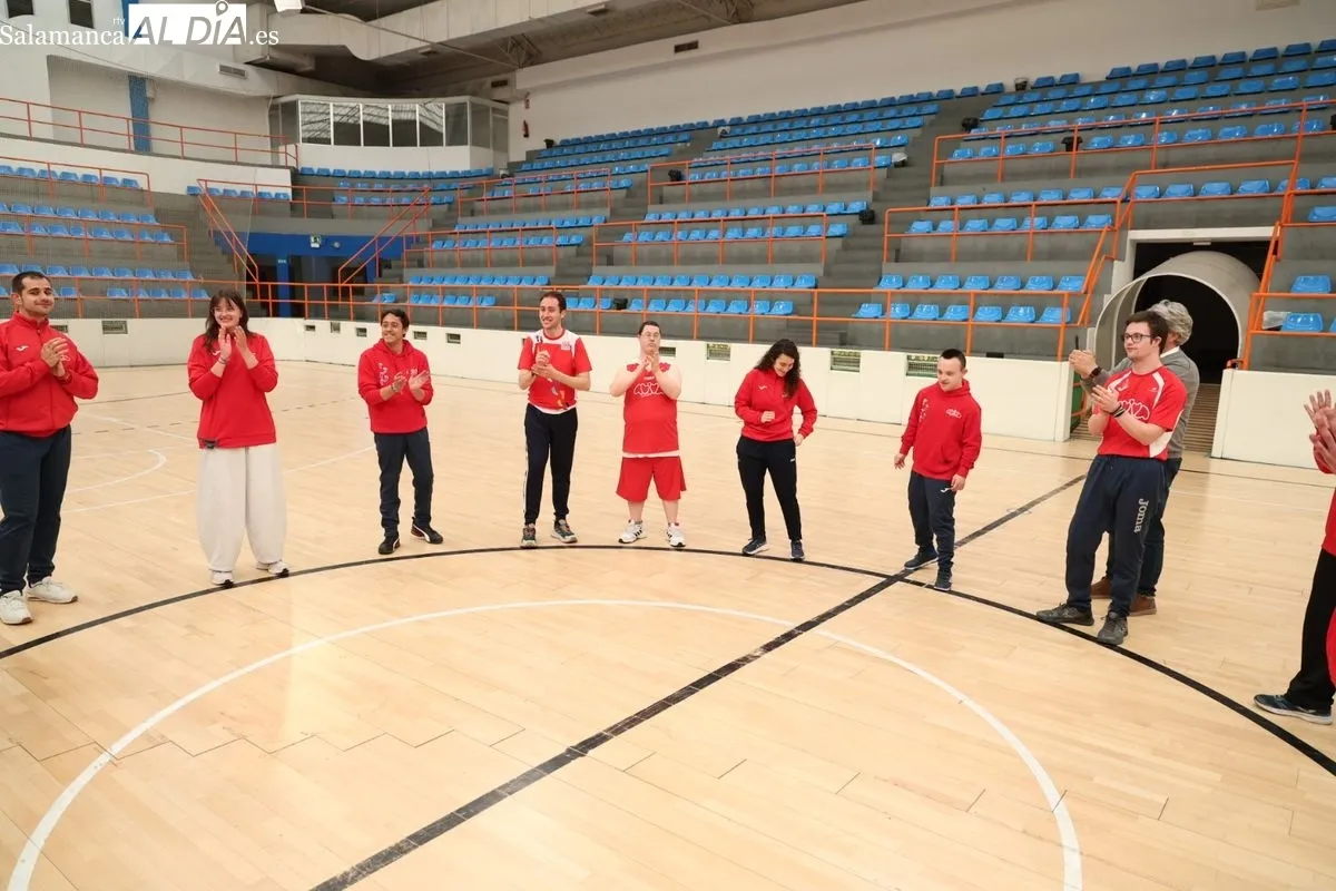 Entrenamiento de baloncesto de la Fundación AVIVA. Fotos: David Sañudo