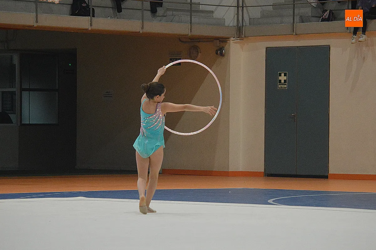 Exhibición de gimnasia rítmica en el pabellón Eladio Jiménez 
