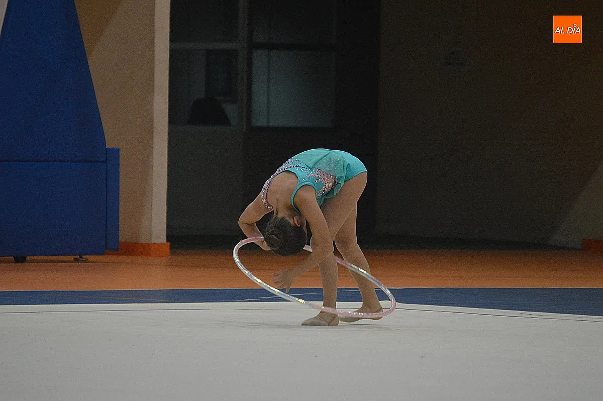 Exhibición de gimnasia rítmica en el pabellón Eladio Jiménez 