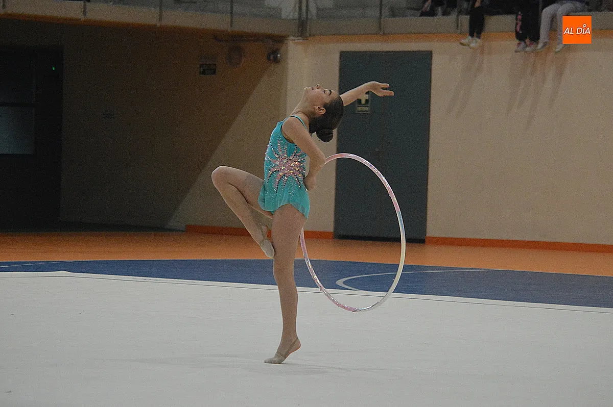 Exhibición de gimnasia rítmica en el pabellón Eladio Jiménez 
