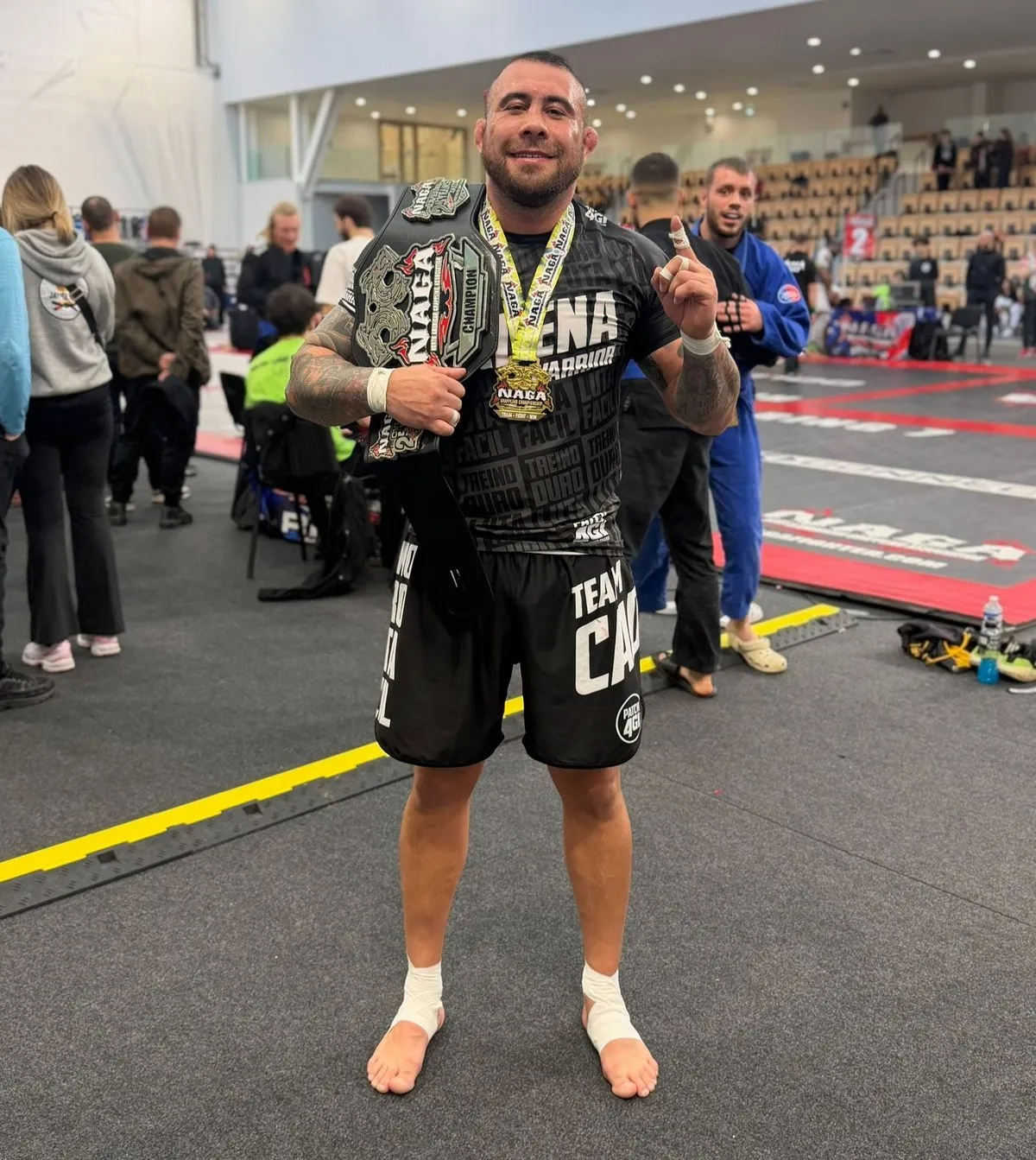 El luchador residente en Salamanca, Guillherme Cadena, logra dos oros en el torneo NAGA de París