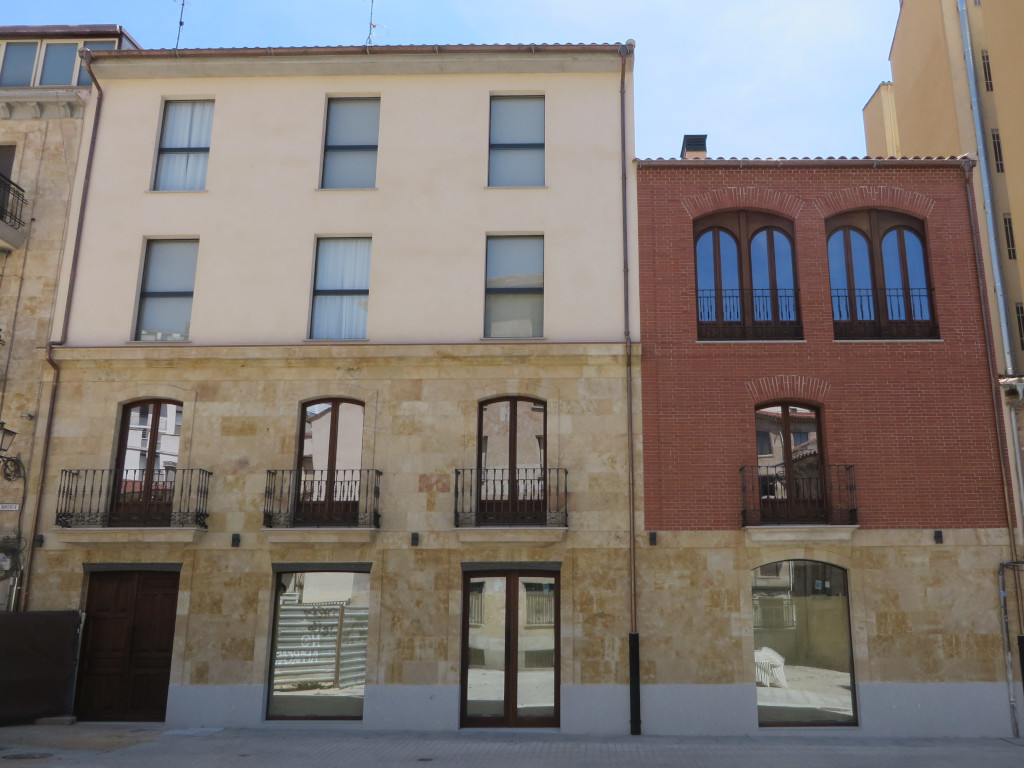 Charla sobre turistificación y edificios protegidos en Salamanca