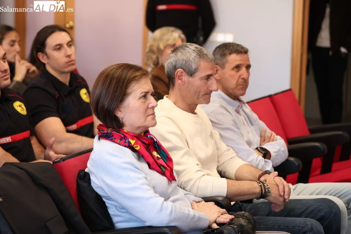 Homenaje a cinco profesionales del Servicio Municipal de Bomberos jubilados en el parque de Salamanca. Foto de David Sañudo