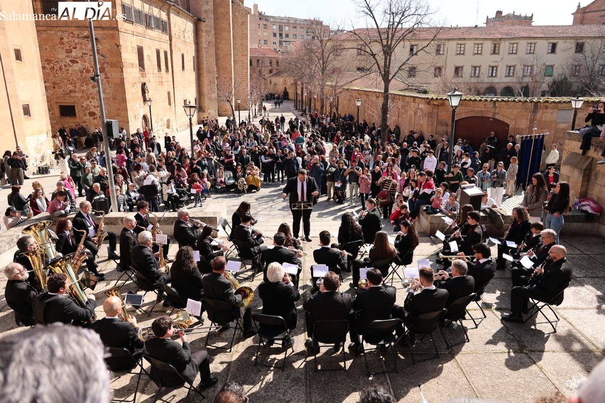 VÍDEO Y FOTOS | El Campo de San Francisco vibra con las marchas procesionales de la Vera Cruz