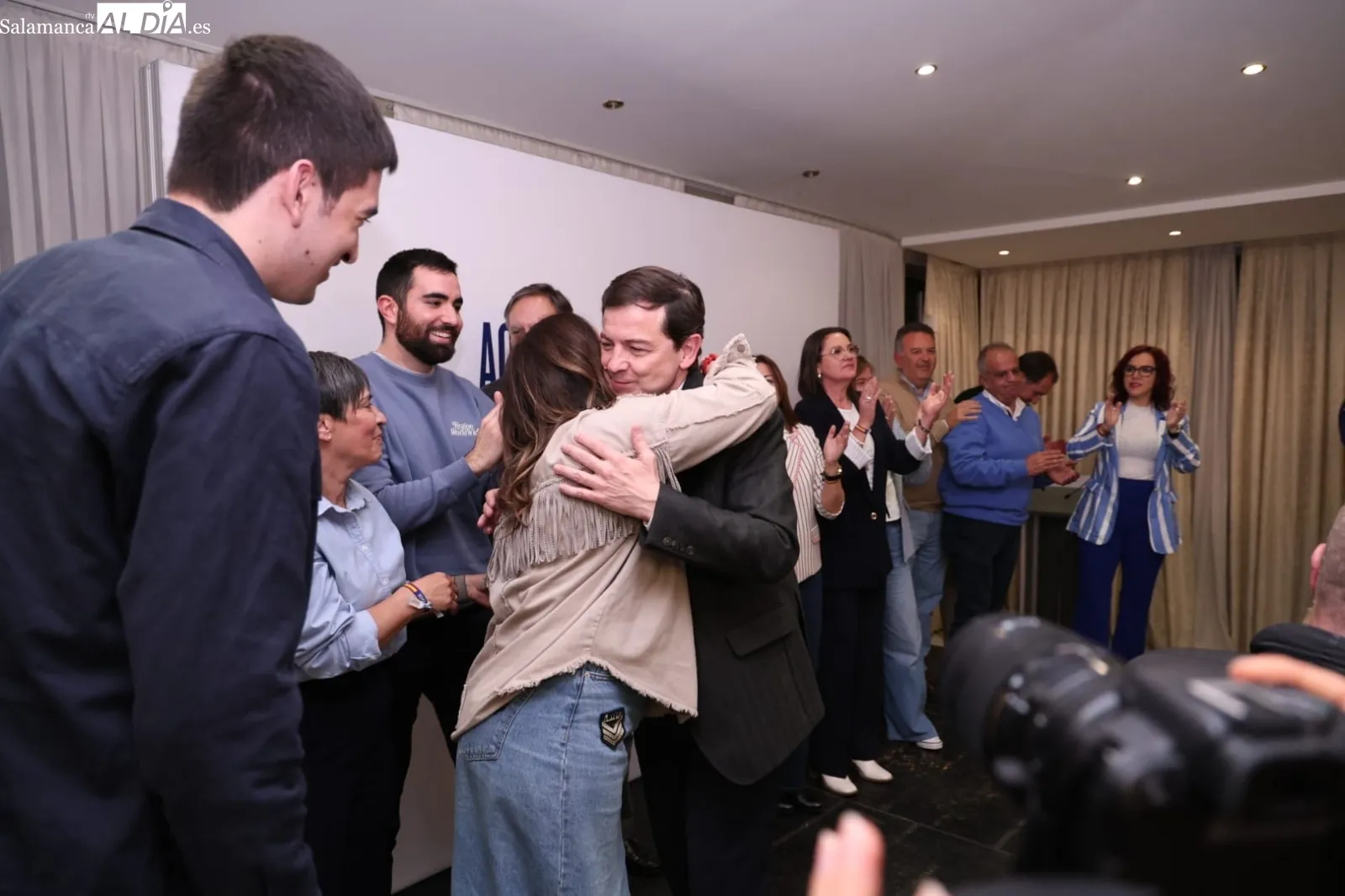Foto 6 - Ma&ntilde;ueco cierra la campa&ntilde;a del PP en Salamanca arropado por los suyos: "Somos el coraz&oacute;n de Espa&ntilde;a y lo vamos a demostrar ganando las elecciones"