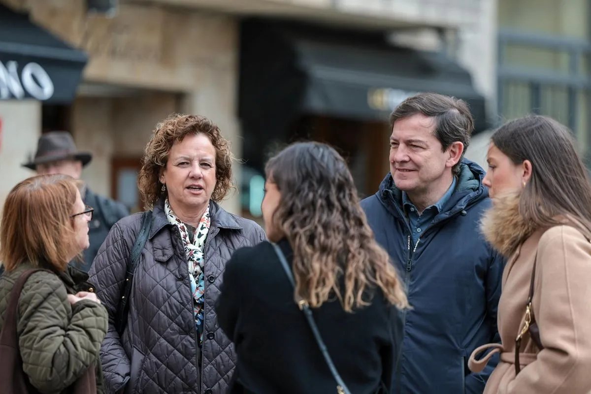 Alfonso Fernández Mañueco ha desayunado con su familia en Salamanca capital
