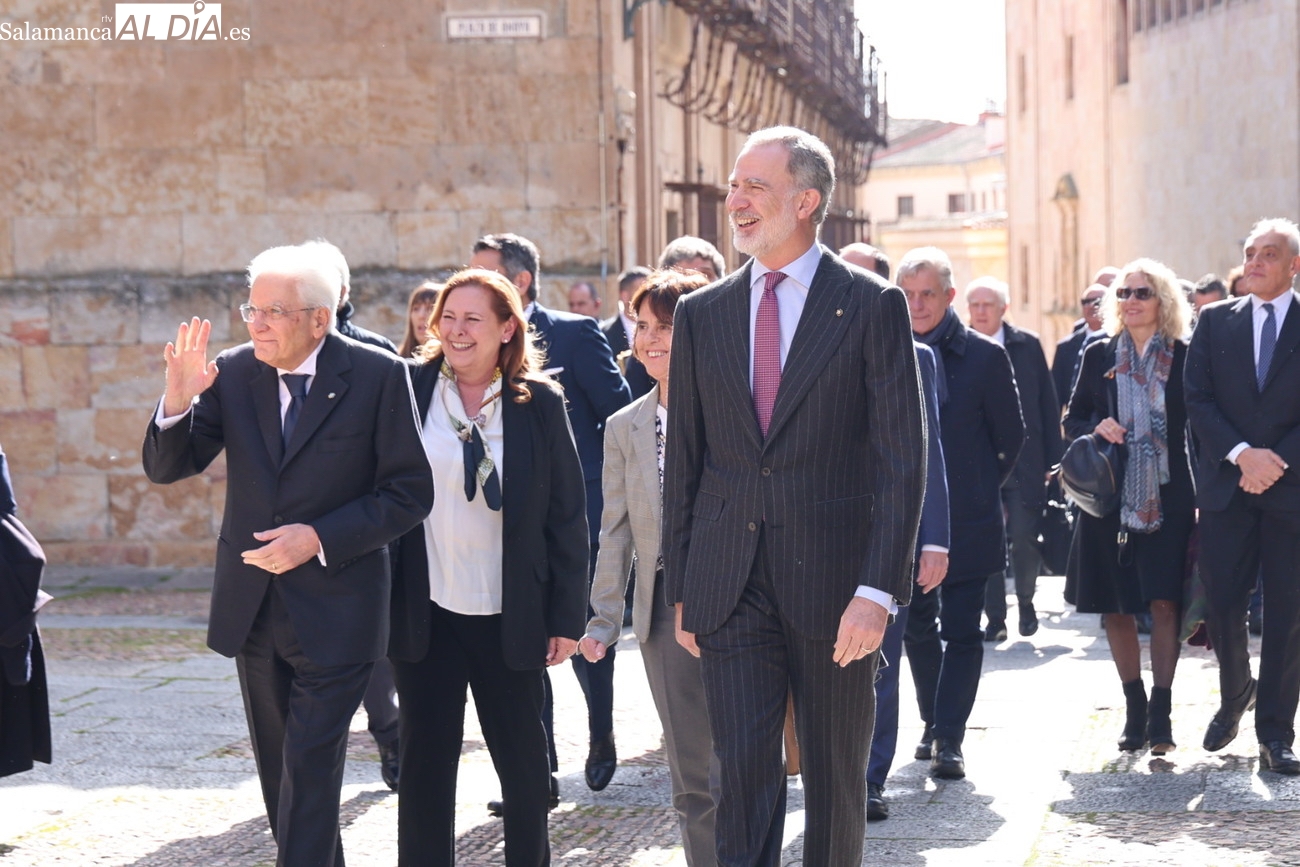 Felipe VI y Mattarella pasean por el centro de Salamanca