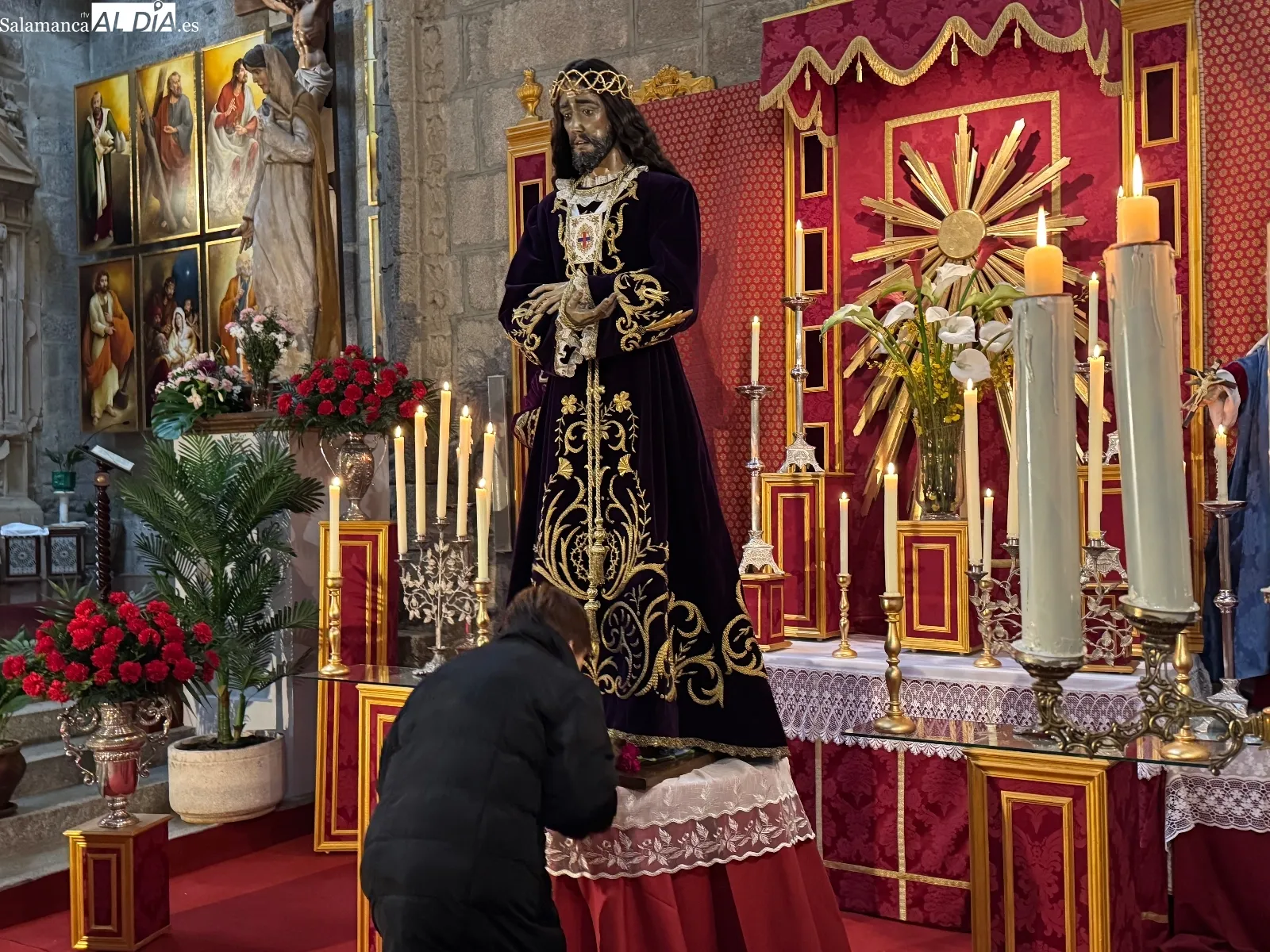 Besapiés a Jesús Medinaceli en Peñaranda