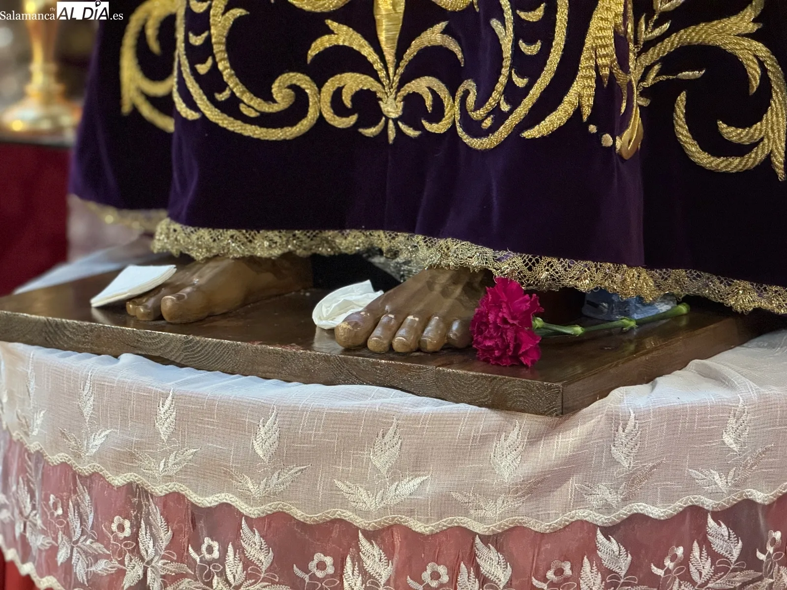 Besapiés a Jesús Medinaceli en Peñaranda