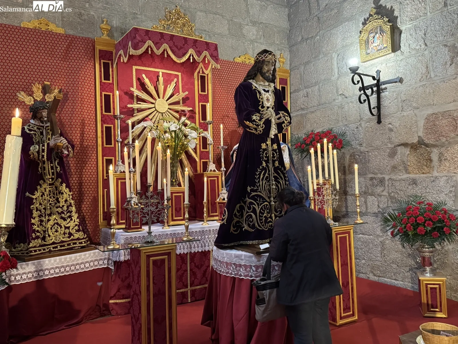 Foto 4 - La fe desaf&iacute;a al mal tiempo en el multitudinario besapi&eacute;s a Jes&uacute;s de Medinaceli