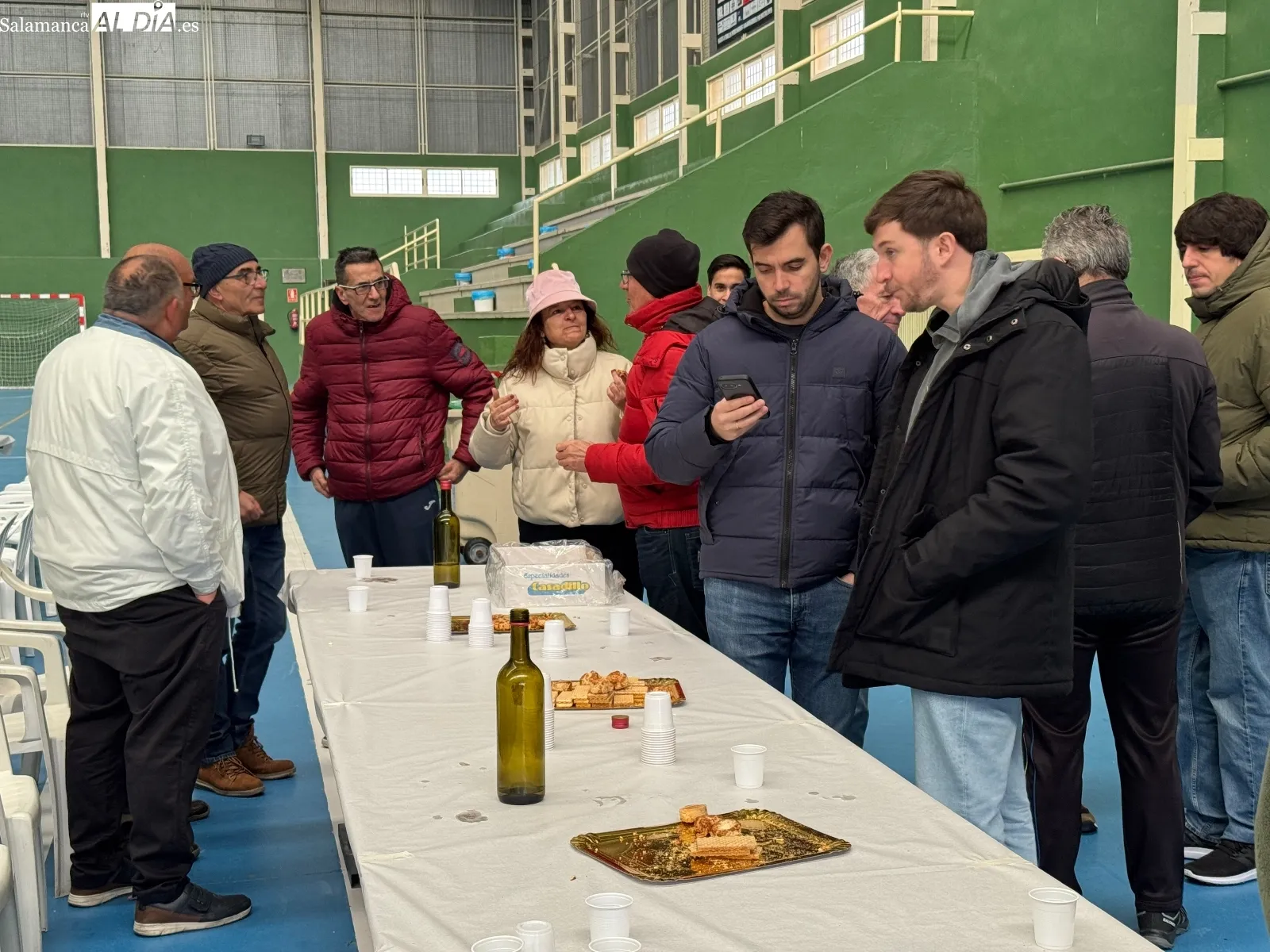 Foto 5 - Tradici&oacute;n y convivencia pueden con el frio y la lluvia en la IX Matanza de Macotera