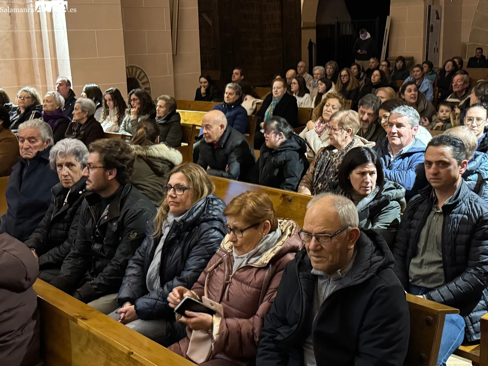 Foto 7 - M&uacute;sica y tradici&oacute;n en la esperada presentaci&oacute;n del cartel de la Semana Santa de Cantalapiedra