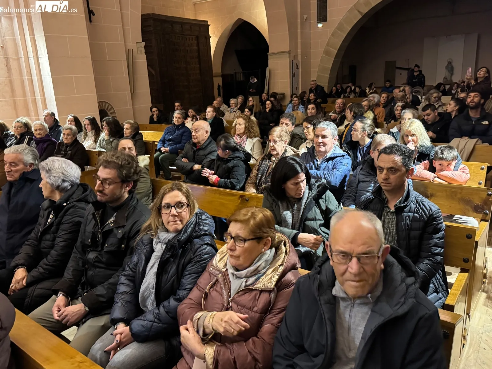 Foto 5 - M&uacute;sica y tradici&oacute;n en la esperada presentaci&oacute;n del cartel de la Semana Santa de Cantalapiedra